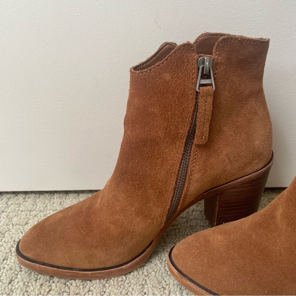 EUC Dolce Vita Women's Seyon Stacked Heel Ankle Booties SIZE 7.5 - Picture 3 of 5